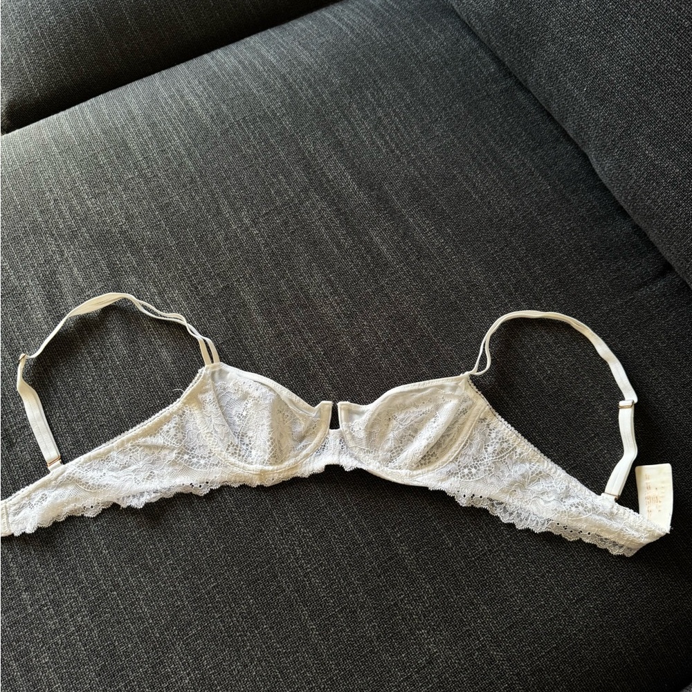 Telltale White Lace Balconette Bra
